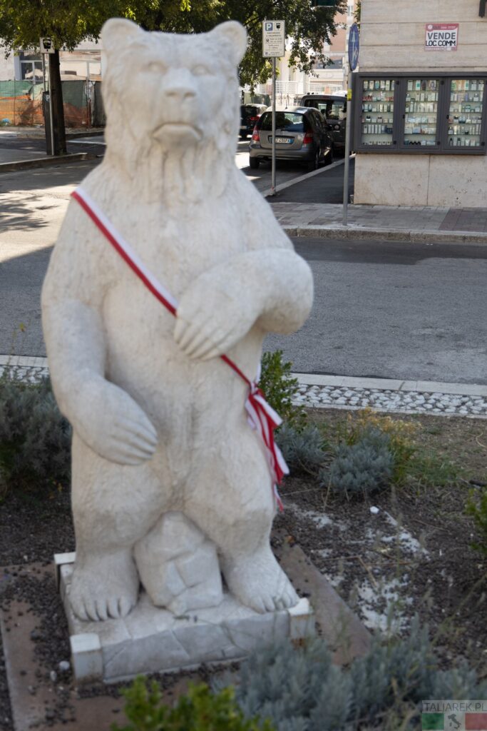 Biały niedźwiedź Wojtek z Cassino