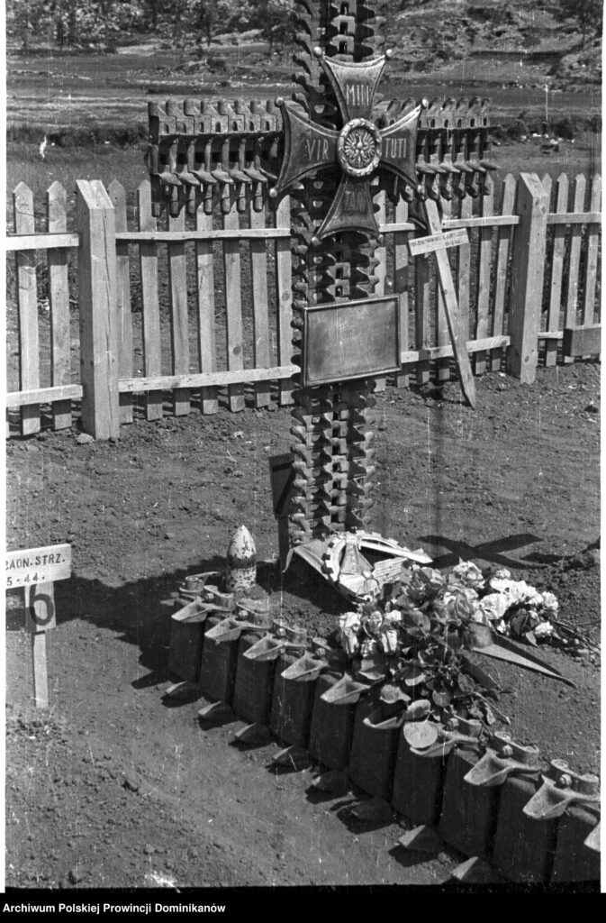 Grób porucznika Bortnowskiego na cmentarzu polowym