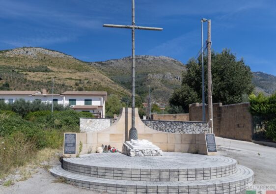 San Vittore del Lazio - Pomnik w miejscu cmentarza polowego