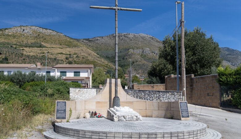 San Vittore del Lazio - Pomnik w miejscu cmentarza polowego