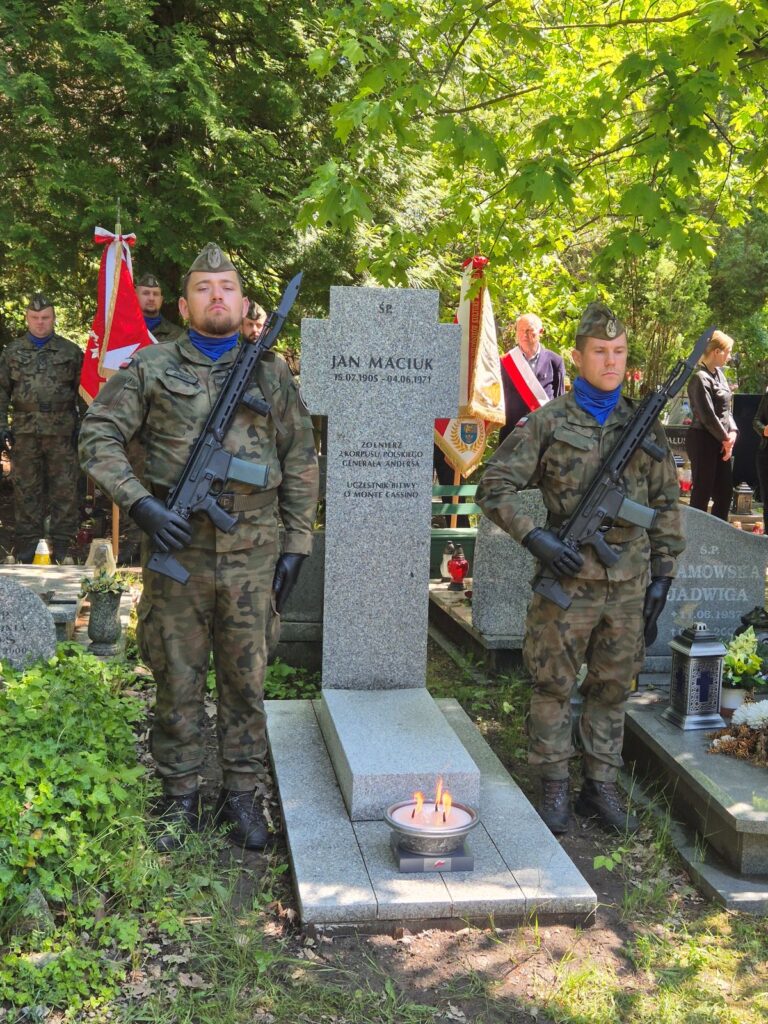Uroczystość poświęcenia nagrobka Jana Maciuka, Wrocław