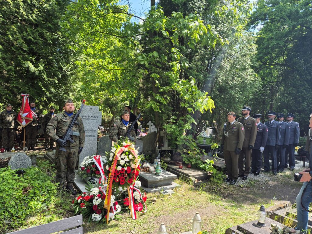 Uroczystość poświęcenia nagrobka Jana Maciuka.
