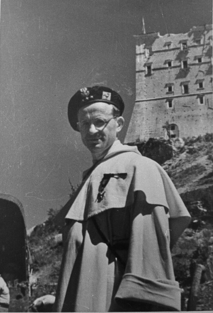Na tle klasztoru na Monte Cassino