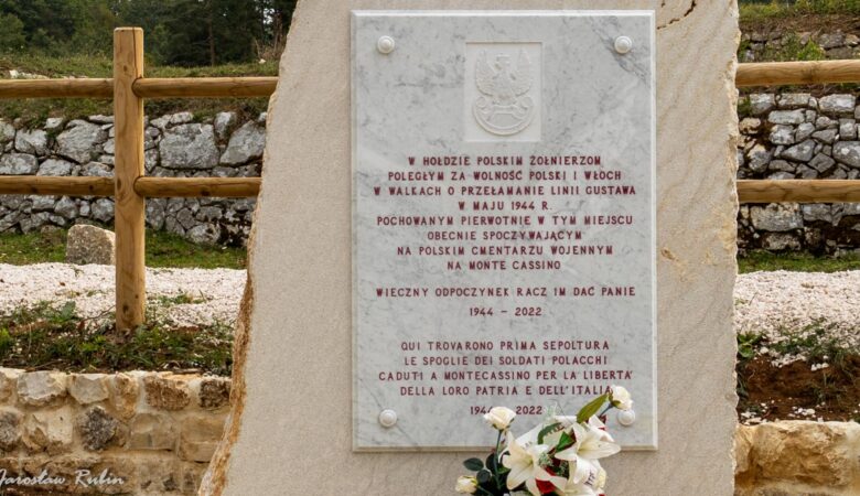 Cmentarz w Acquafondata był jednym z dwóch polowych cmentarzy polskich żołnierzy poległych w bitwie o Monte Cassino.