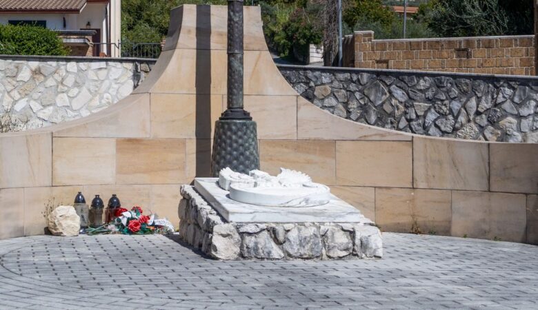 Pomnik w San Vittore del Lazio przypomina o jednym z dwóch polowych cmentarzy polskich żołnierzy poległych w bitwie o Monte Cassino