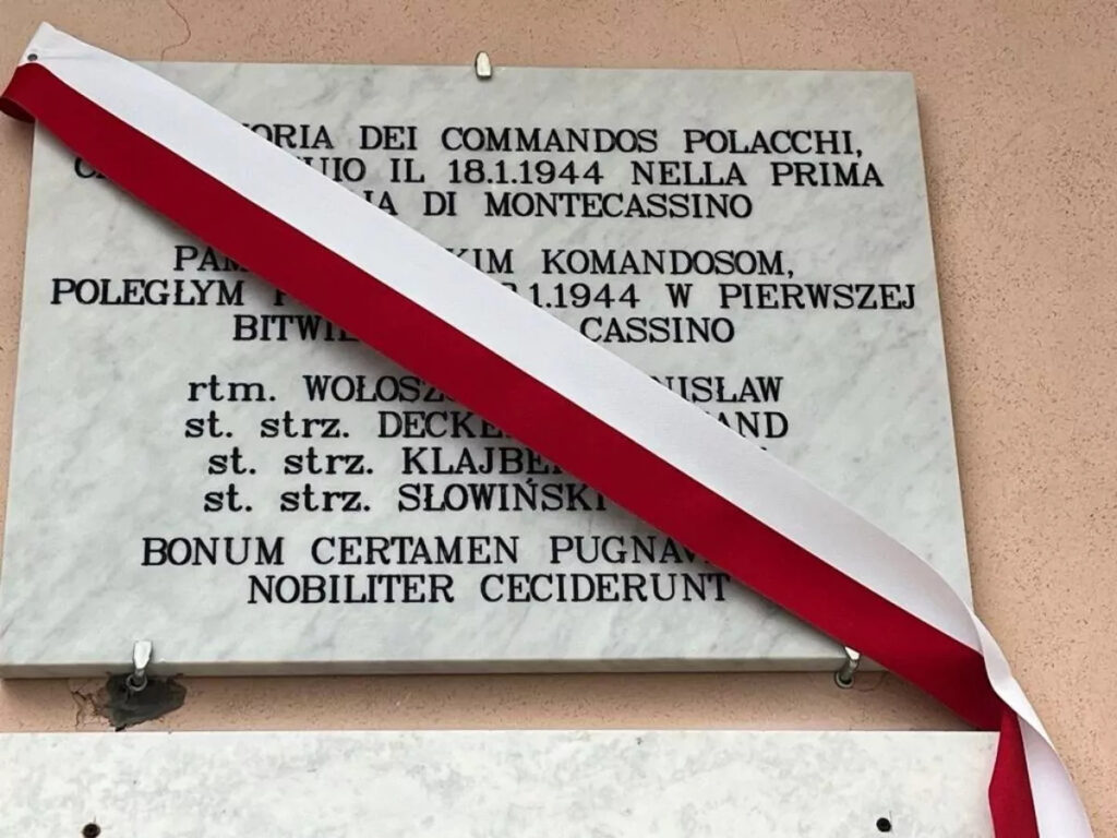 Tablica pamiątkowa w Suio