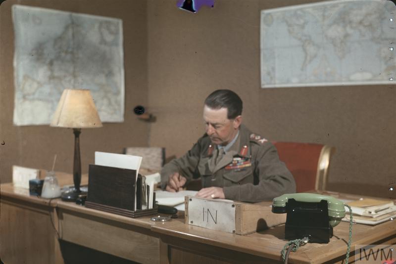 Generał Harold Alexander, Caserta