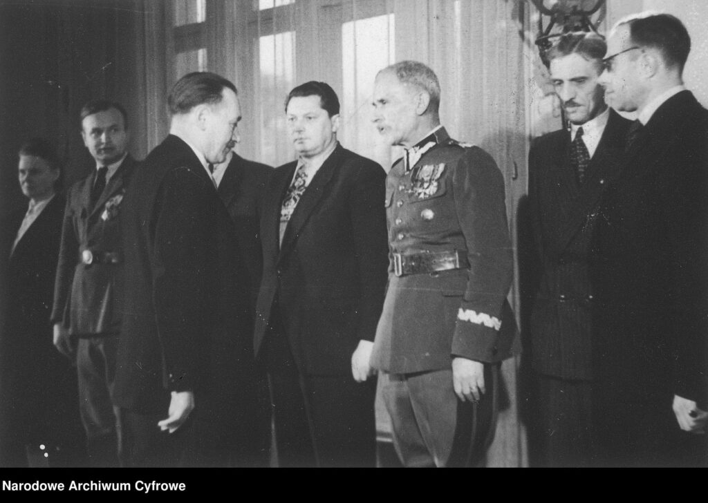 Gen. Bolesław Szarecki i Bolesław Bierut (01.01.1948), NAC