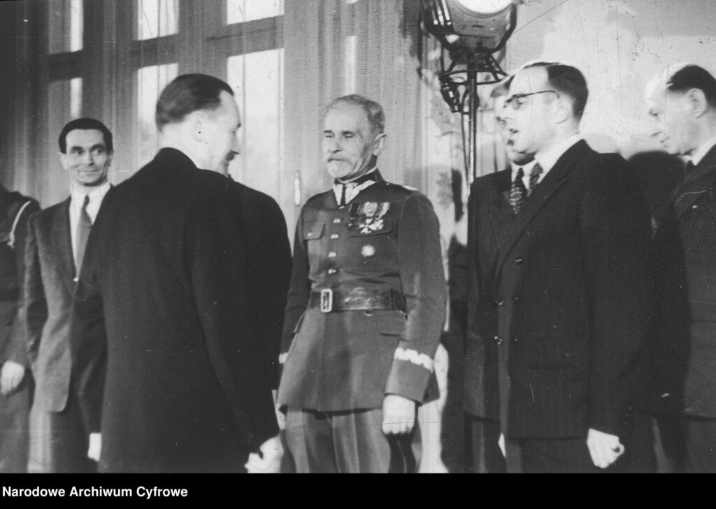 Gen. Szarecki i Bolesław Bierut (01.01.1948), NAC