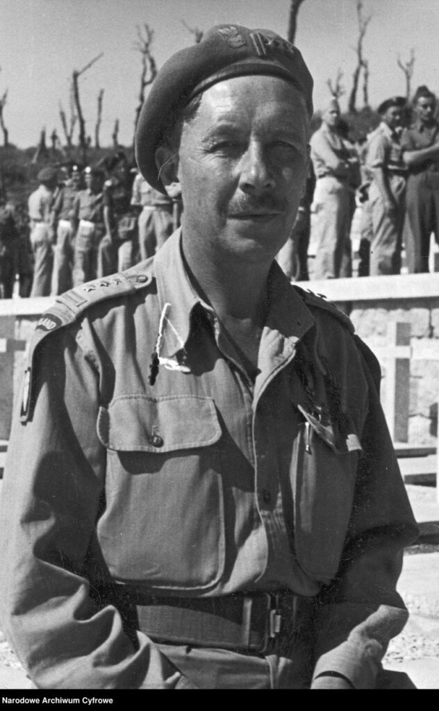 Płk dr Marian Dietrich na Polskim Cmentarzu Wojennym na Monte Cassino