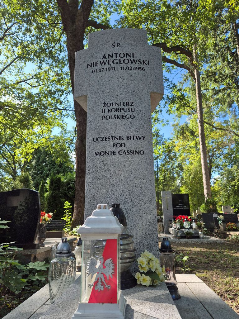 Antoni Niewęgłowski (KMC nr 30076) - groby żołnierzy 2 Korpusu Polskiego