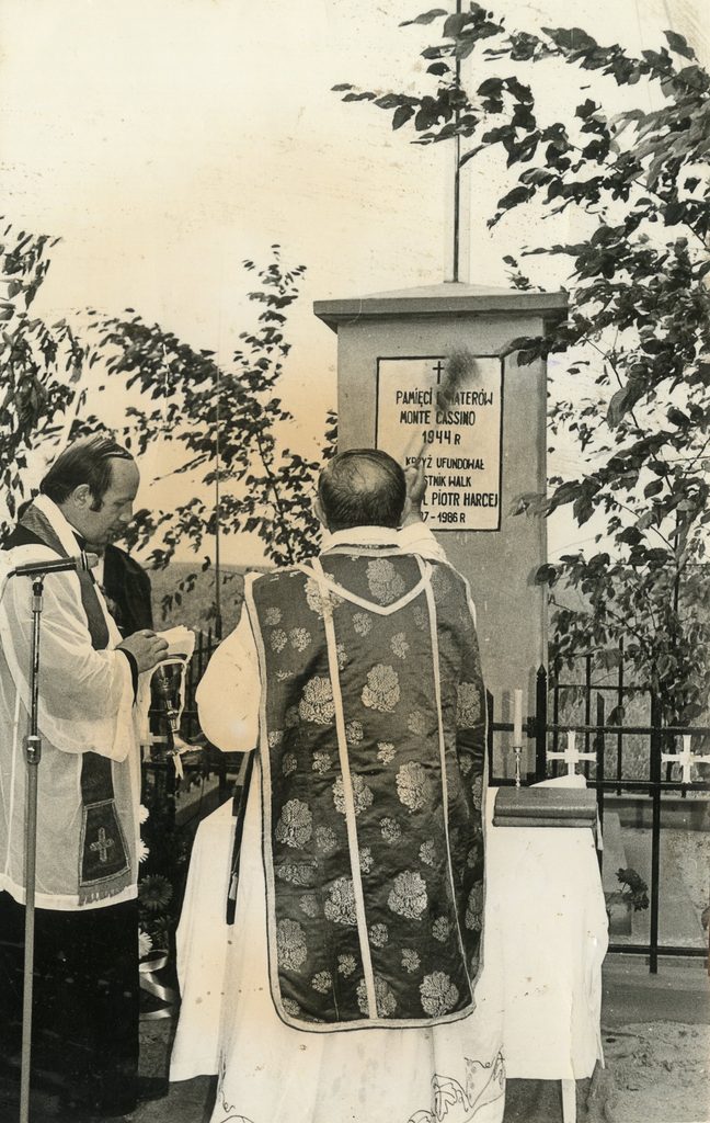 Poświęcenie pomnika po pogrzebie płk. Harcaja (wiosna 1987)