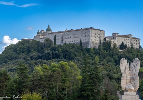 Jak zwiedzić opactwo Monte Cassino z polskim przewodnikiem?
