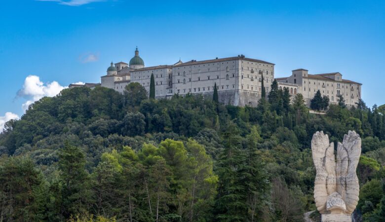 Jak zwiedzić opactwo Monte Cassino z polskim przewodnikiem?