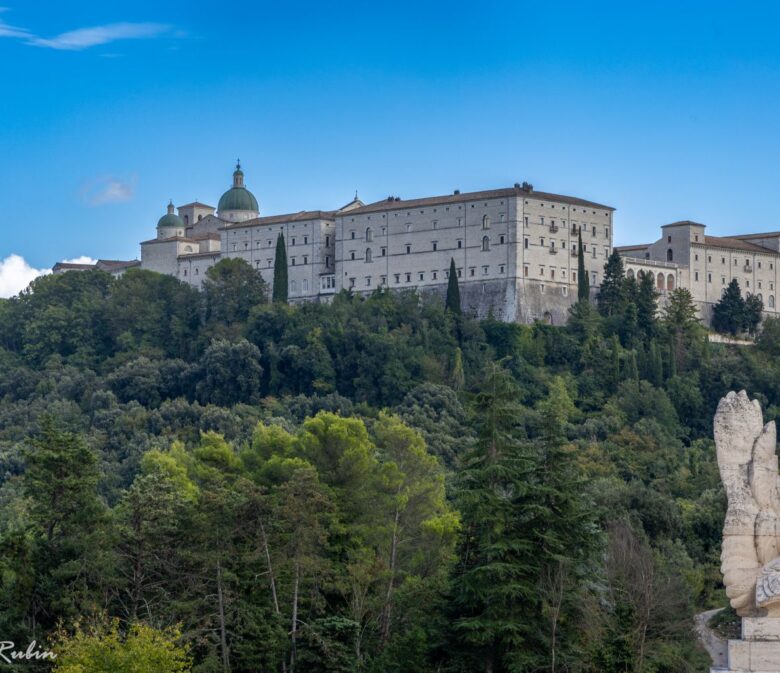 Jak zwiedzić opactwo Monte Cassino z polskim przewodnikiem?