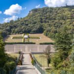 Polski Cmentarz Wojenny na Monte Cassino. Smutny widok przy drodze do nekropolii