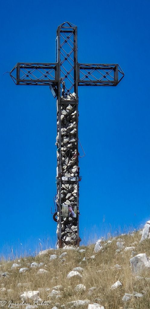 Krzyż na Monte Cairo